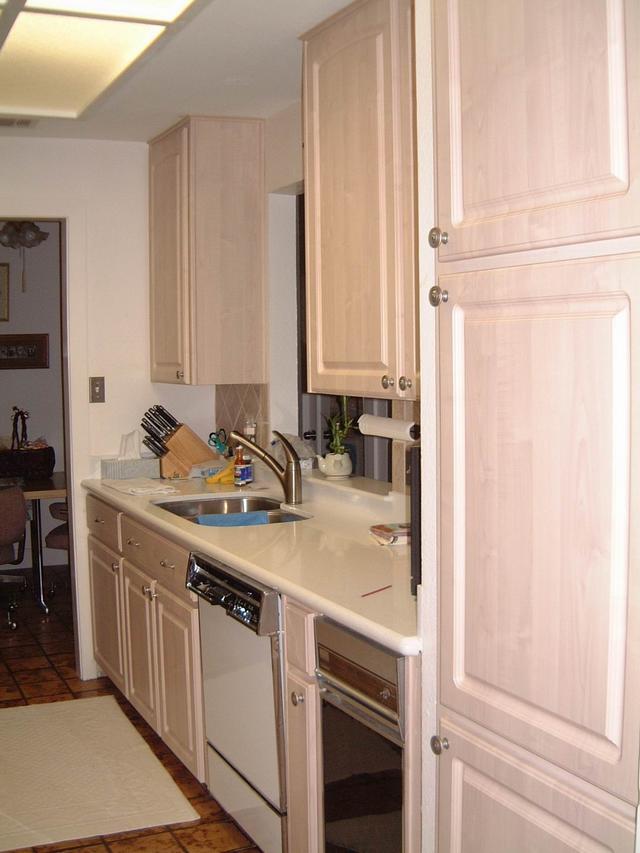 2003/12(Dec)/01-Pre Christmas Fun/640x480_2003-12-20-08-New-Kitchen.JPG